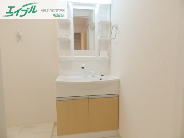 洗面設備　別部屋同型タイプ写真です。