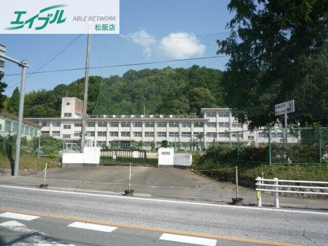 小学校　松阪市立射和小学校（小学校）まで652m