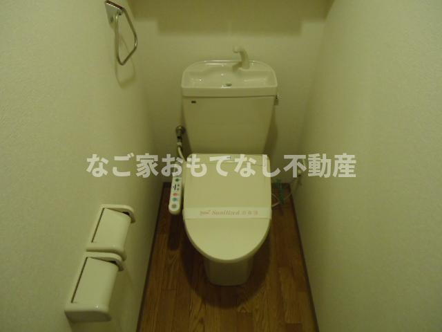 トイレ　※写真は別号室