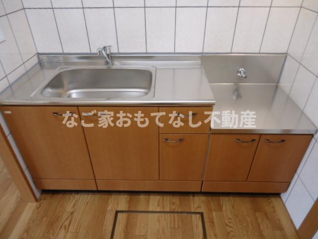 キッチン　※写真は別号室