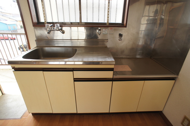 キッチン　二口コンロも置けてお料理のレパートリーも増えますね♪