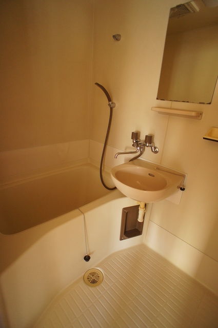バス・シャワールーム　使いやすい☆洗面ボールと一体型のバスルームです♪