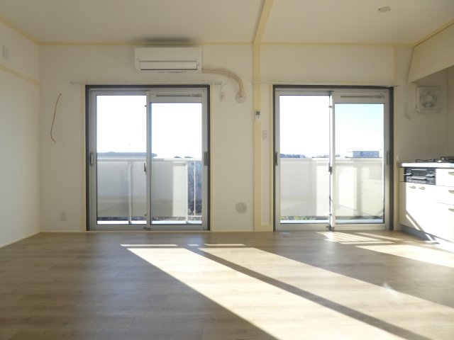 居室・リビング　日当たり良好です。