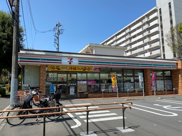 コンビニ　セブンイレブン 多摩豊ヶ丘4丁目店（コンビニ）まで240m