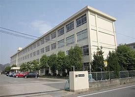 中学校　加古川市立神吉中学校（中学校）まで75m