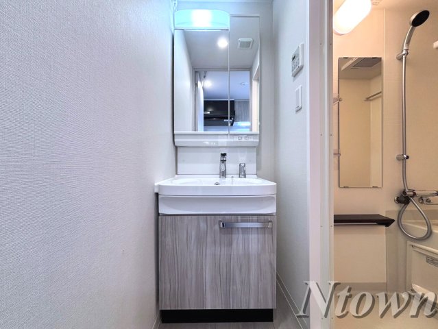 洗面設備　朝の支度にも助かる、独立の洗髪洗面化粧台