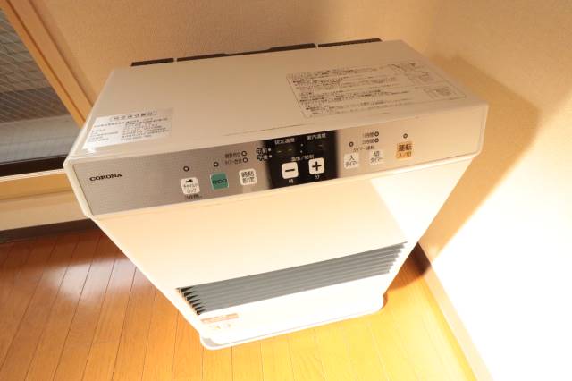 その他設備　経済的な灯油暖房♪