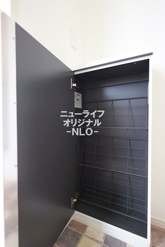 その他　コンパクトながらしっかり収納できるシューズボックス☆