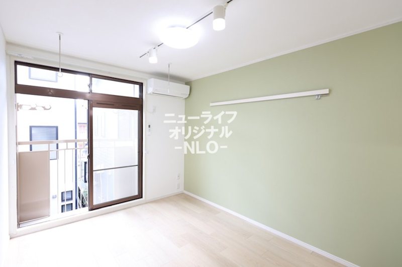 居室・リビング　アクセントクロスがおしゃれな雰囲気を演出☆