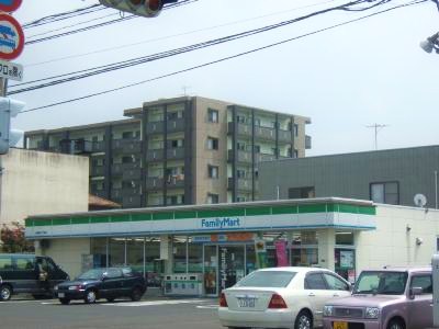 コンビニ　☆ファミリーマート 小倉南方二丁目店（コンビニ）まで200m