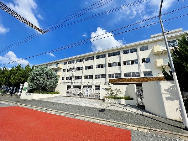 中学校　☆北九州市立広徳中学校（中学校）まで810m