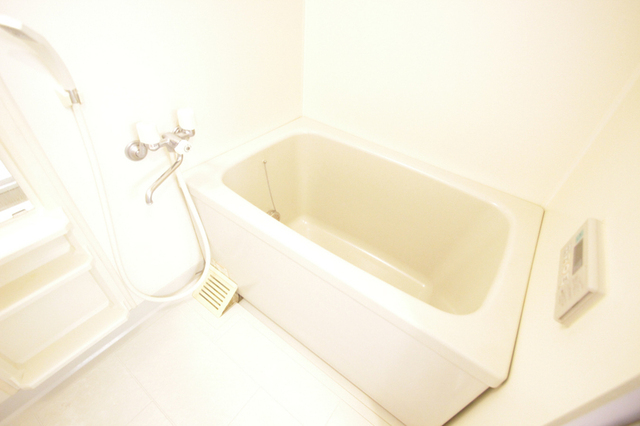 バス・シャワールーム　※別部屋の写真を流用しています。