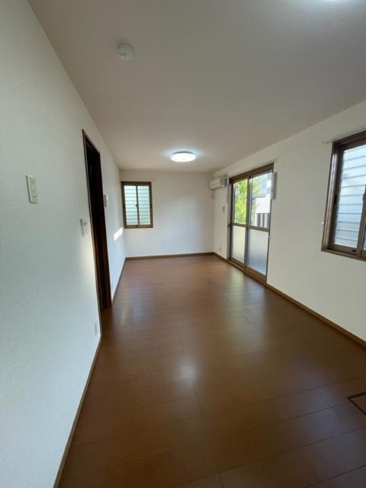 居室・リビング　こちらの居間で趣味の時間をお楽しみください