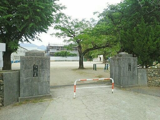 小学校　八幡小学校（小学校）まで2030m