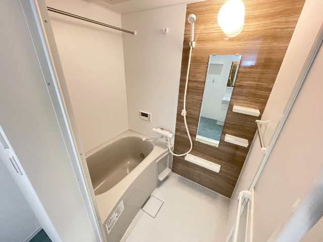 バス・シャワールーム　ゆったりとしたバスルームです