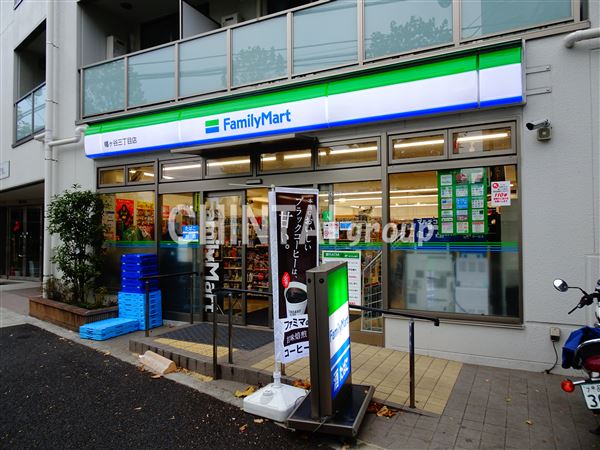 コンビニ　ファミリーマート 幡ヶ谷三丁目店（コンビニ）まで404m
