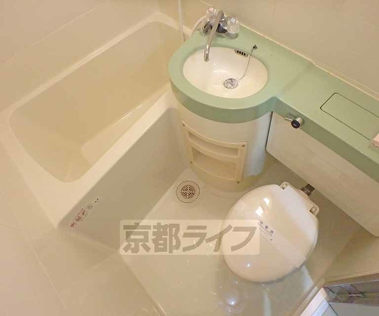 バス・シャワールーム　３点ユニットバスです。