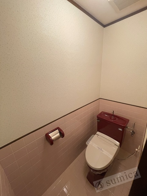 トイレ　温水洗浄便座付き♪♪