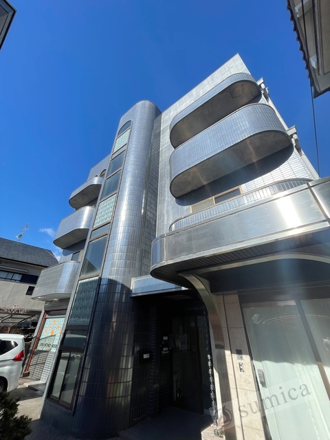 建物外観　スマートに佇むお家。毎日が楽しくなります。