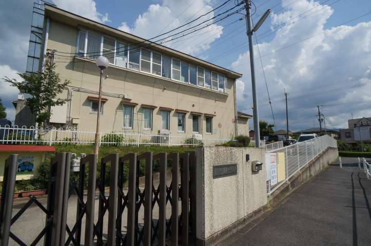 幼稚園・保育園　真美ケ丘保育所（幼稚園・保育園）まで1210m