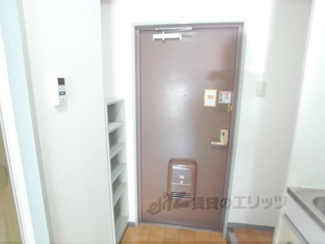 玄関　一人暮らしには十分な広さの玄関です