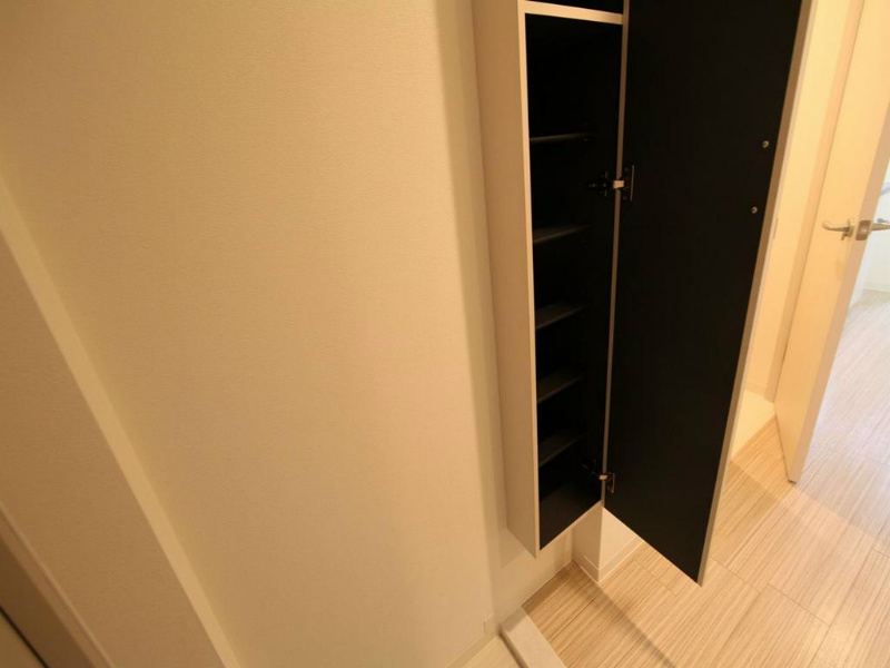 玄関　玄関　シューズボックス付（収納充実してます）