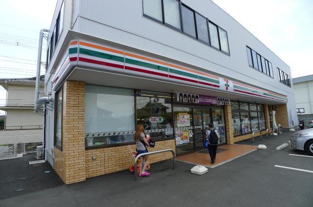 コンビニ　セブンイレブン（コンビニ）まで147m