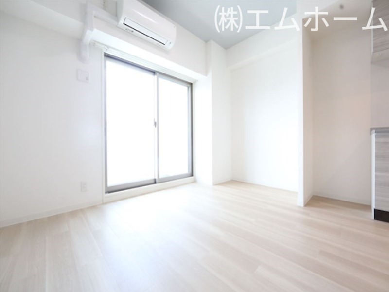 バルコニー　洋室8.6帖　エアコン完備　バルコニー