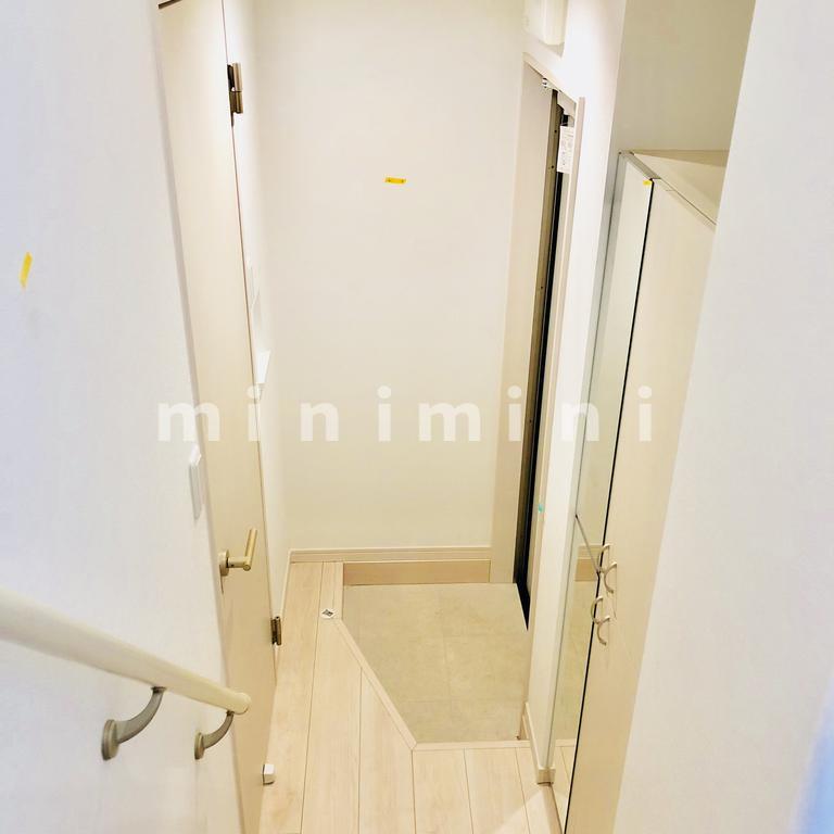 玄関　※写真は別号室のものですので現状優先とさせていただきます