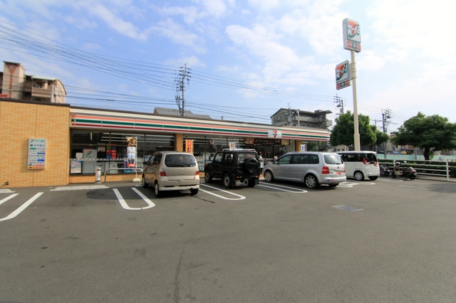 コンビニ　セブンイレブン　松山湯渡町店（コンビニ）まで220m