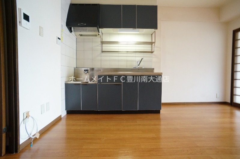 キッチン　同型別部屋写真（反転）