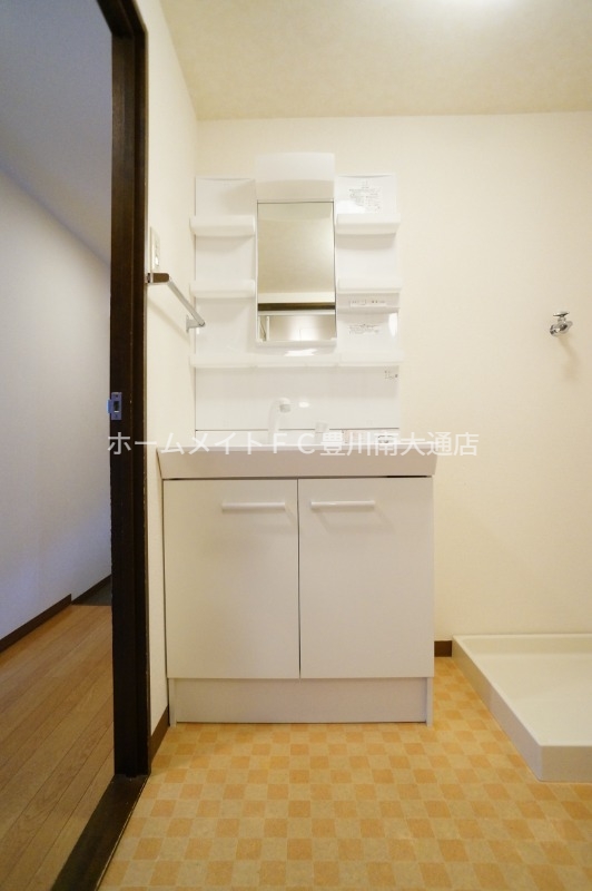 洗面設備　同型別部屋写真（反転）