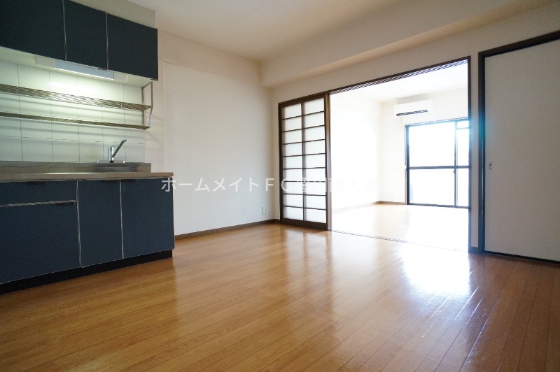 居室・リビング　同型別部屋写真（反転）