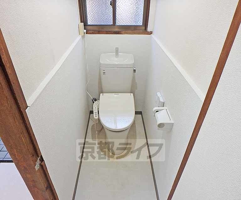 トイレ　ウォシュレット機能付きのトイレです。