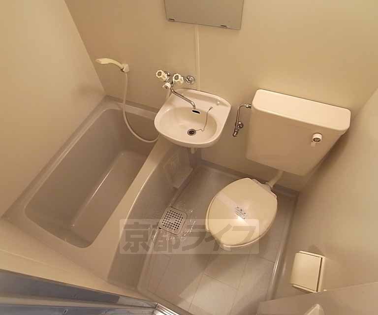 バス・シャワールーム　すっきりとした浴室です。