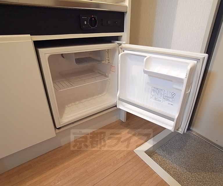 その他設備　備え付きの冷蔵庫です。