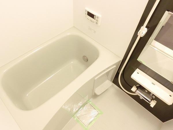 バス・シャワールーム　追い焚き機能付きバス！