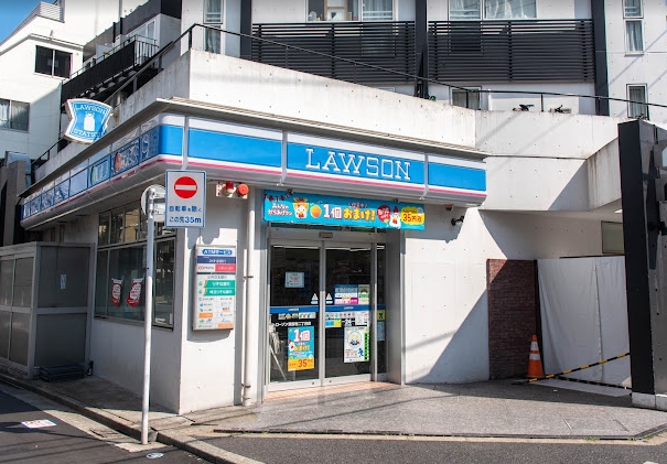 コンビニ　ローソン東麻布二丁目店（コンビニ）まで102m