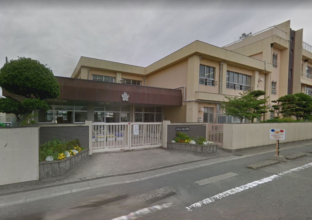 小学校　和歌山市立吹上小学校（小学校）まで403m