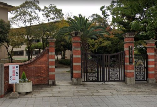小学校　国立和歌山大学教育学部附属小学校（小学校）まで856m