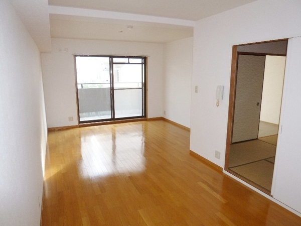 居室・リビング　南向きのリビングです！