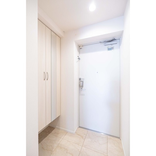 玄関　※別部屋の参考写真です。