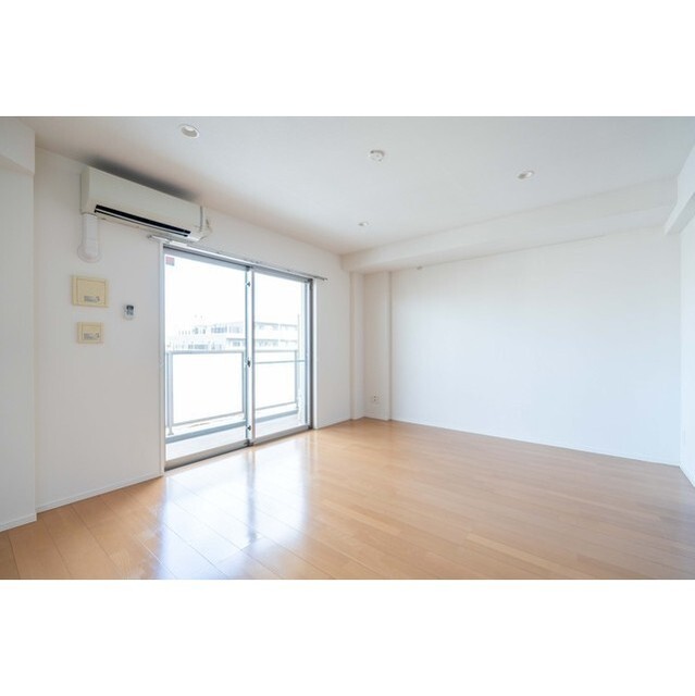 居室・リビング　※別部屋の参考写真です。