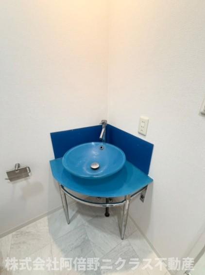 洗面設備　内装は別部屋の参考写真です。