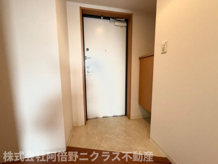 玄関　内装は別部屋の参考写真です。