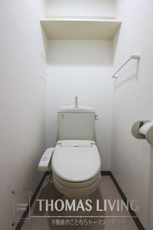 トイレ　温水洗浄便座です。