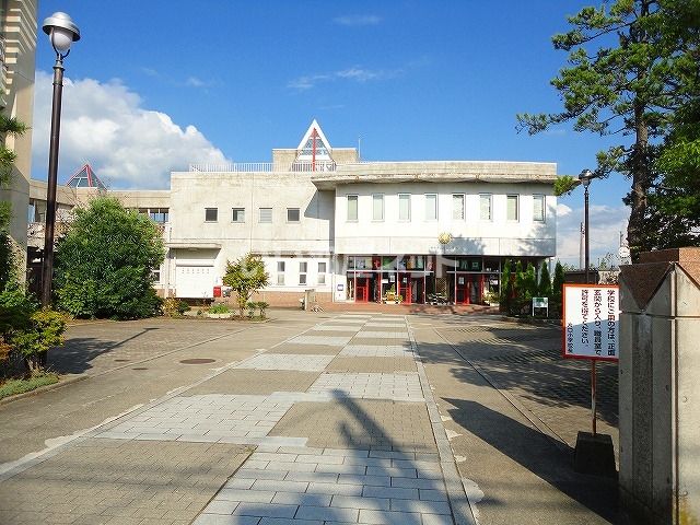 小学校　射水市立片口小学校（小学校）まで569m