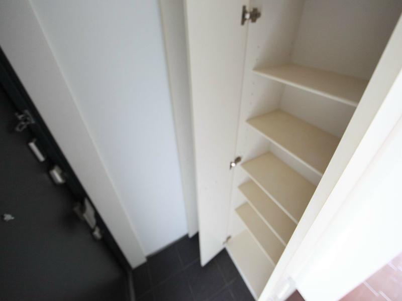 玄関　玄関　シューズボックス付（収納充実してます）