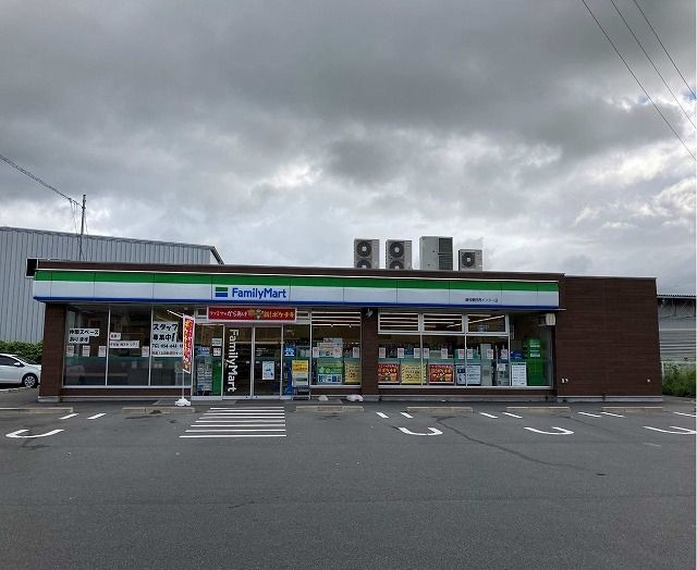 コンビニ　ファミリーマート　西インター店（コンビニ）まで550m