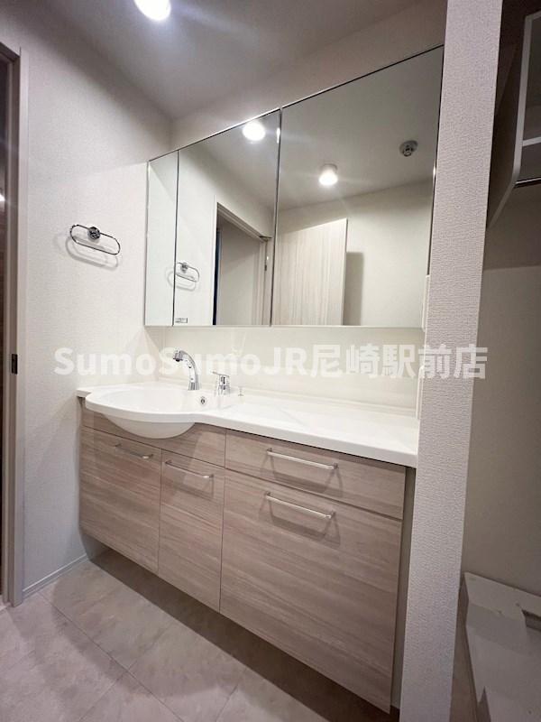 洗面設備　コンパクトで使いやすい洗面所